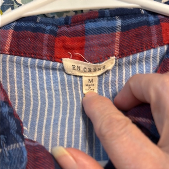 🌹En Creme Plaid Sleeveless Button-Up Flannel Top - Picture 6 of 7